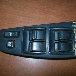 Пульт стеклоподъемника TOYOTA Avensis AZT250