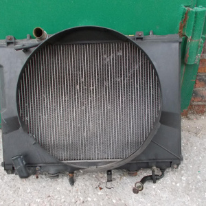 Радиатор охлаждения MITSUBISHI K99W Challenger 6G74 a/t дефект трубки