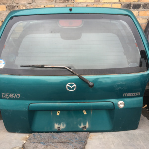 Дверь задняя Mazda Demio DW3W с метлой