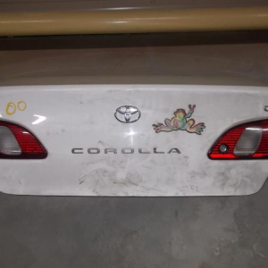 Крышка багажника TOYOTA Corolla '1997-2000 вст.02-20(USA)