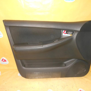 Обшивка двери Toyota Corolla ZZE120 перед, лев