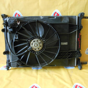 Радиатор охлаждения Renault BM Megane '2002- a/t с вентилятором