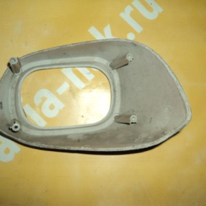 Заглушка в бампер Toyota Vitz NCP10 '1998- R (обрамление туманки)