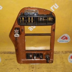 Рамка магнитофона Nissan 68260-0W700 Terrano R50 '1997-