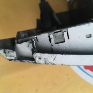 Магнитола Toyota Harrier MCU30 дефект крепления 86120-48890