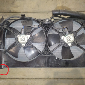 Радиатор охлаждения Mitsubishi CW5W Lancer/Outlander 4B10/4B11/4B12 дефект крепления