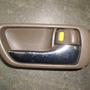 Ручка двери внутренняя TOYOTA Camry ACV30 R внутренняя(Хром)