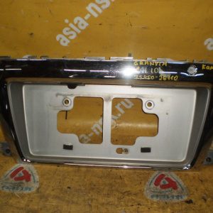 Накладка 5-й двери Toyota Granvia KCH16 (камера) 75450-26110