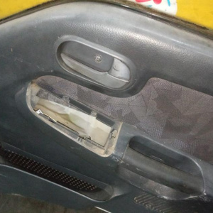 Дверь боковая Kia Bongo 3 HD/PU перед, прав в сборе (дефект, вмятины, загнута рамка)