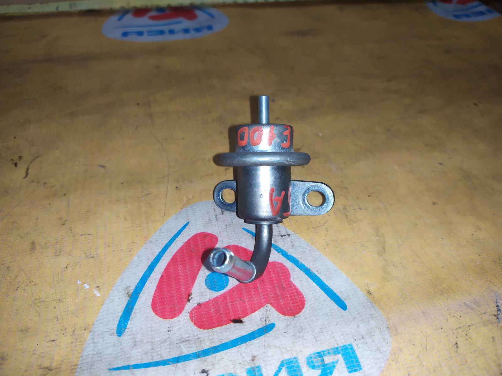 Где находится регулятор давления топлива тойота - 98 фото