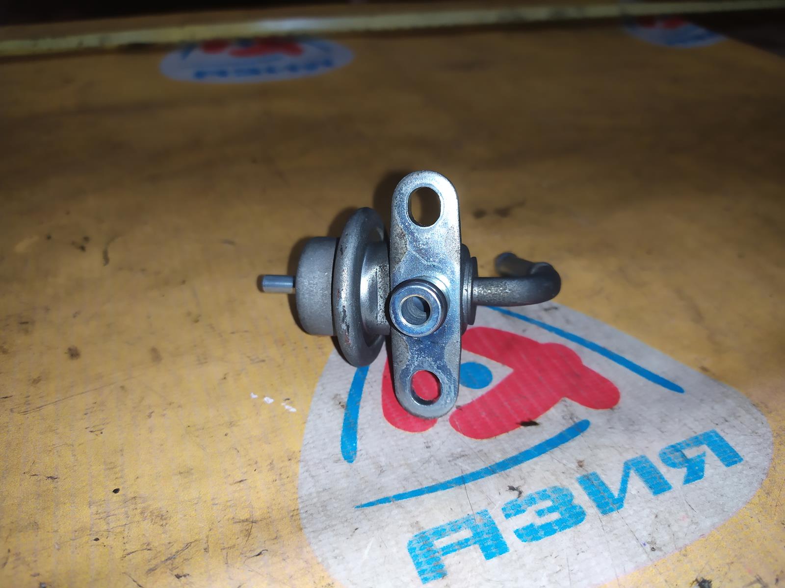 Где находится регулятор давления топлива тойота - 98 фото