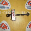Ограничитель двери Toyota Harrier MCU30 перед, лев