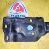 Крепление подушки ДВС Toyota 2C Corolla CE100 2WD a/t A241L перед, лев 12325-64020