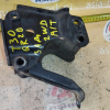 Крепление подушки ДВС Nissan QR20/QR25 X-Trail/Primera T30/P12/U30/C24 2WD a/t зад. R 11332AU400