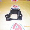 Крепление рычага Nissan 2WD=4WD Wingroad/AD/Avenir/Avenir Salut/Liberty/Expert Y11, W11, M12 L R спереди на продольный рычаг (под болт эксцентик)