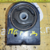 Подушка двигателя Mazda ZL/FP/FS Familia/Premacy BJFP/BJFW/CP8W 2WD a/t БЕЗ ШПИЛЕК резина целая перед, прав