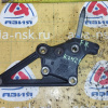 Крепление подушки ДВС Honda K24Z1/K24A CR-V RE4 на лобовину ДВС ( чугун ) перед, прав ( RZA ) 11910-RZA-000 + 90041-RRA-A00