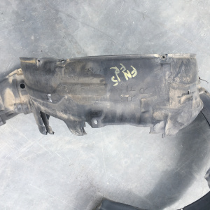 Подкрылок NISSAN Pulsar N15 перед, прав 63842-0N000