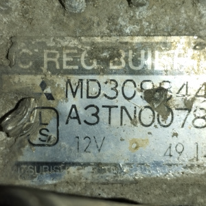 Генератор Mitsubishi 4D68 Chariot/RVR N48W/N28W 2 конт., с вакуумником MD309844 / MD340511 / A3TN1281