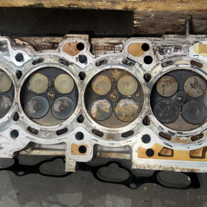 Головка блока NISSAN QR20-DE/QR25-DE 2вал БЕЗ ПЕРЕДНЕГО БУГЕЛЯ / 110408H300/110408H301/110408H302