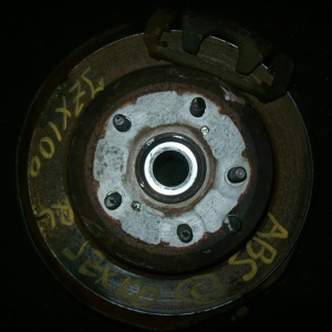 Ступица Toyota JZX100/JZX101/JZX105/GX105/JZS151/JZS153/JZS155/JZS157 Chaser/Cresta/Mark II/Crown Majesta зад, лев 2WD/4WD ABS.В сборе с диском и суппортом