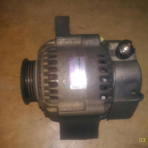 Генератор HONDA D13B/D15B/D16A EK3/EY7/GH3 4 конт. квадратные разъем, 4 ручейка ( ЦЕЛЬНЫЙ )