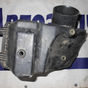 Корпус воздушного фильтра Toyota MCR30/MCR40/MNH10/MNH15 Alphard/Estima 17700-20140