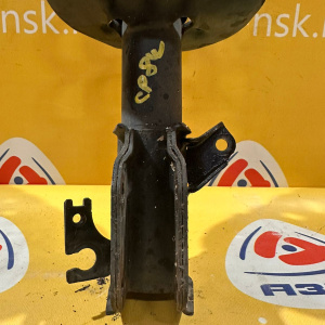 Стойка Mazda CP8W Premacy перед, лев Крепление под стабилизатор внизу