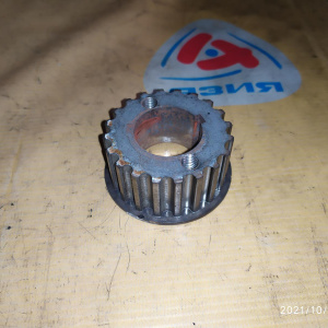 Шестерня коленвала Toyota 2C/3C Corona/Lite Ace Noah/Estima Lucida CT190/CR50/CXR10 13521-64011