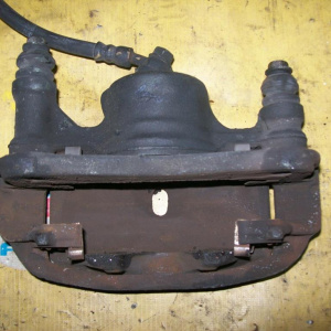 Суппорт Toyota AE91/AE95/AE100/AE101/CE100/AE104/EE106/AE110/AE111/CE110/EE110 перед, лев,47750-12350 2WD/4WD (51-18).Диск-238мм. 18V-B Corolla/S