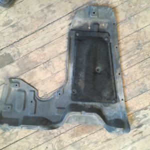 Защита двигателя MITSUBISHI N84W Chariot Grandis MR358603