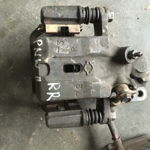 Суппорт NISSAN W11 зад, прав