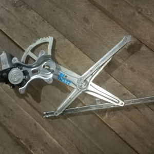 Стеклоподъемник Toyota Allion/Premio NZT240 перед, прав