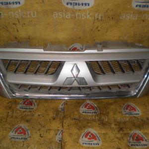 Решетка радиатора MITSUBISHI Pajero V75W '2002-2006 MN117713