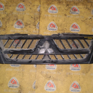 Решетка радиатора MITSUBISHI Pajero V75W '2002-2006 MN117713