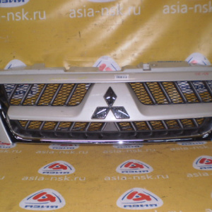 Решетка радиатора MITSUBISHI Pajero V75W '2002-2006 MN117713