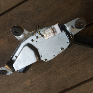 Моторчик привода дворниками NISSAN X-Trail T30 R