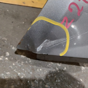 Крыло MITSUBISHI Colt Z23W перед, лев дефект