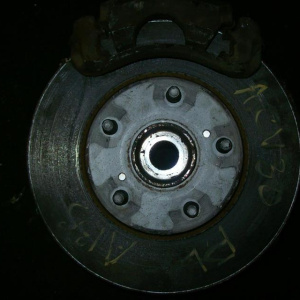 Ступица Toyota ACV30/ACV31 Camry перед, лев ABS. В сборе. Суппорт 63-28. Диаметр диска-280мм. Привод на 26 шлицов. 43212-39035. 43502-33020