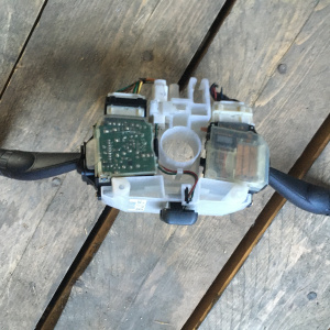 Блок подрулевых переключателей SUBARU Legacy BLE/BP5 83111-AG090