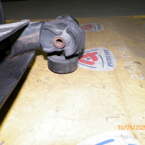 Балка Toyota ACM26 Ipsum ABS DISK  в сборе R