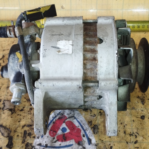 Генератор Isuzu 4JG2 Elf 12V с вакуумником 3 конт. круглый разъём ( 141 ) 1SAG08 / 16012A101519/5-87100564-0