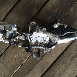 Колонка рулевая TOYOTA Dyna XZU304 +руль(airbag)+замок зажигания+переключатели