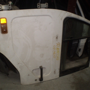 Дверь боковая Nissan Atlas P8F23 '1991-2006 перед, лев UD в сборе