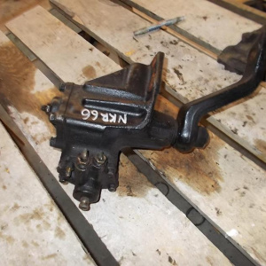 Рулевой редуктор ISUZU Elf NHR69C С тягой рулевой.