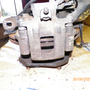 Ступица Mitsubishi FE82DE Canter 2WD 5 шпилек. Два суппорта на ступицы. перед, лев