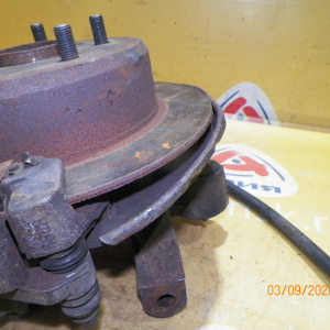 Ступица Toyota SV32/VZV30/VZV32/SV41 Vista/Camry зад, прав 2WD Без ABS.Дисковые тормоза.Суппорт(12-01). В сборе с диском и суппортом. 42304-20070.42450-3202