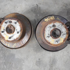 Ступица Toyota SV32/VZV30/VZV32/SV41 Vista/Camry зад, прав 2WD Без ABS.Дисковые тормоза.Суппорт(12-01). В сборе с диском и суппортом. 42304-20070.42450-3202