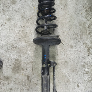 Стойка Toyota SV30/SV32/SV33 Camry/Vista зад, лев 2WD С ухом крепления стабилизатора. 48540-32240.48540-32300.