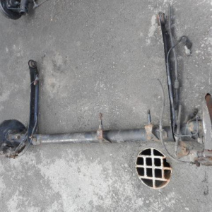 Балка Nissan A32 Cefiro ABS DISK. В сборе. R